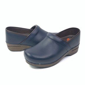 dansko slip resistant clogs